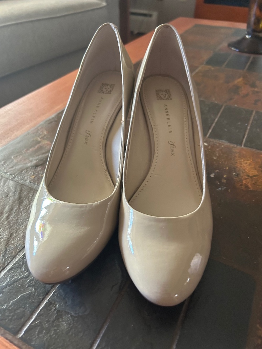 Anne Klein iflex Cream Shoes Size 9